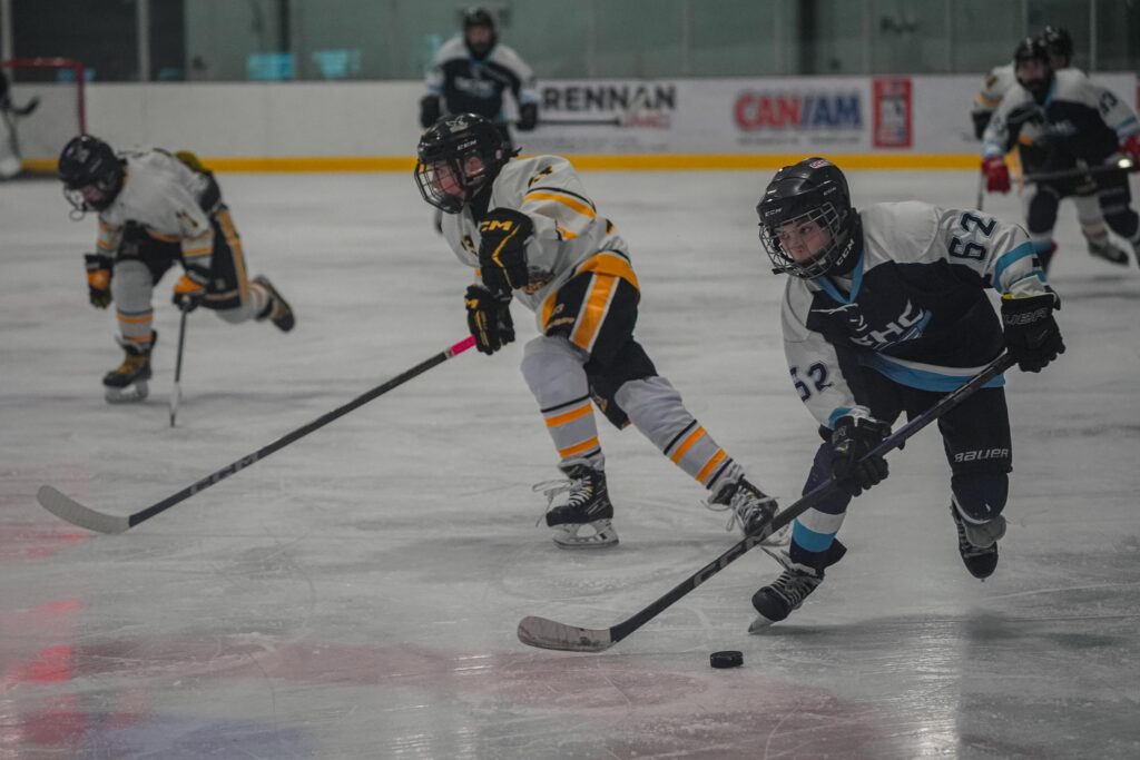 A group of athletes skating with helmet on the rink